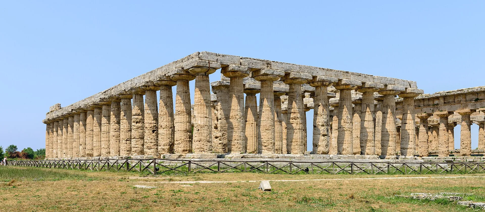 Il tempio di Hera, detto Basilica, nell'area archeologica di Paestum
